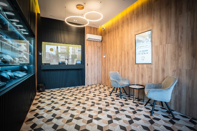 3. Cum alegi i╠&eacute;ntre amanet de aur (interior amanet TEZAUR, locatie fizica, interior modern)